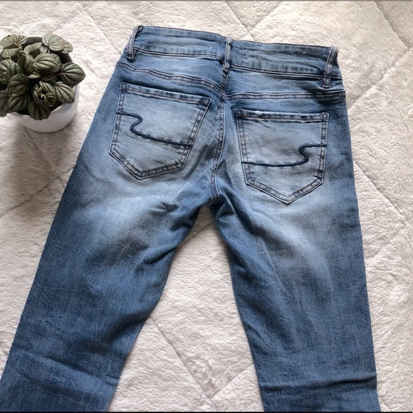 Mid Rise Distressed Jeans - Picture 3 of 5